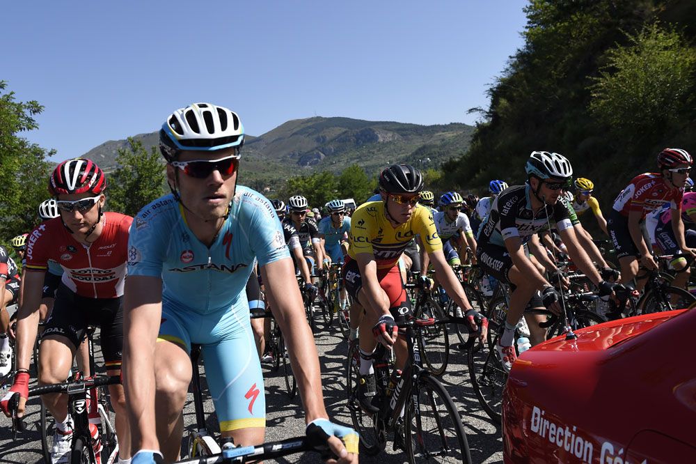 Lars Boom looks comfortable in the peloton