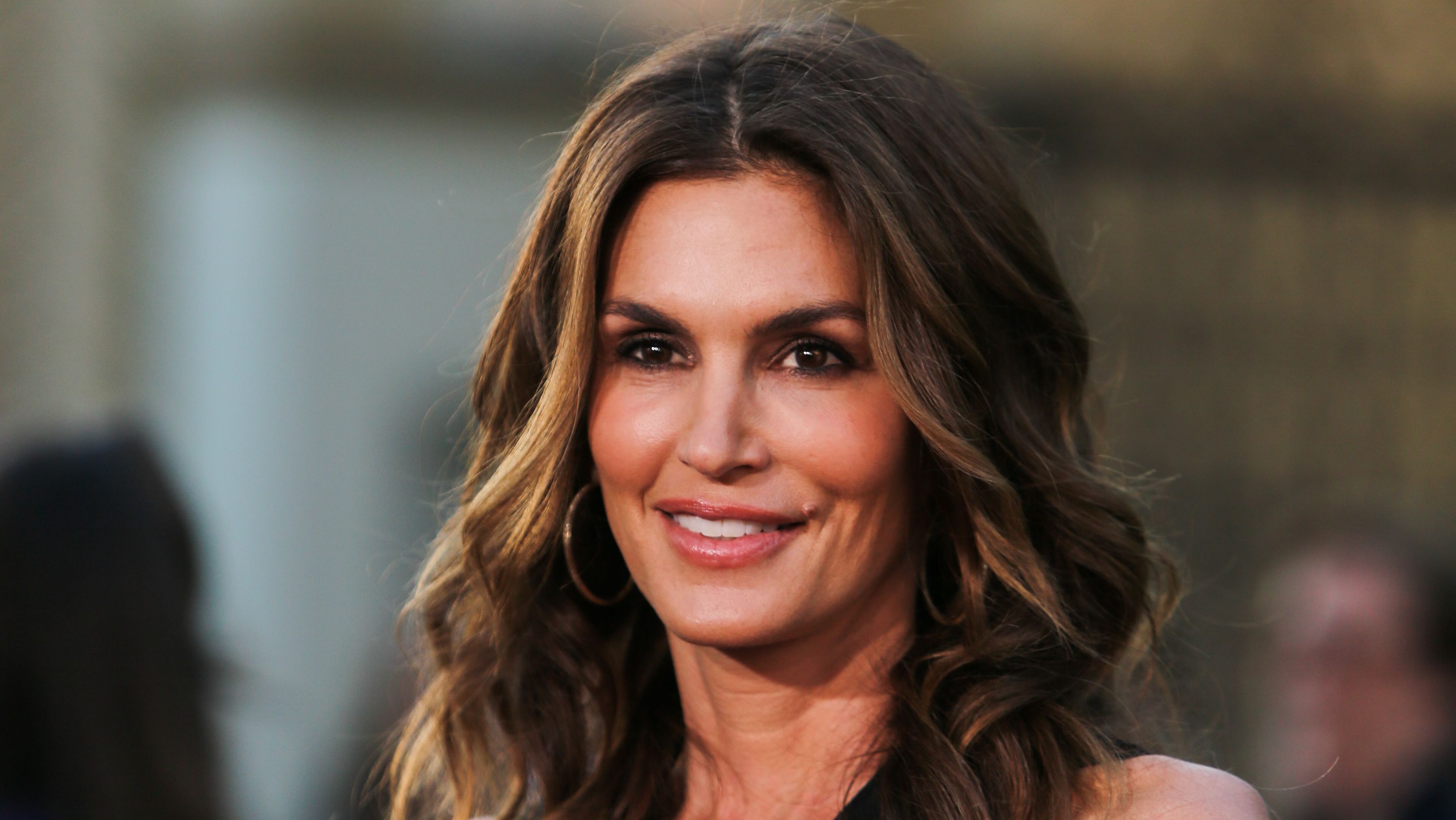 Cindy Crawford Shimmers on the Red Carpet — Plus More Can't-Miss
