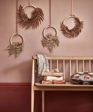 Budget christmas decorating ideas use embroidery hoops decorated with fern