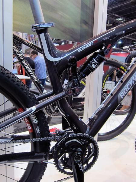 The hydroformed seat tube on the new Rocky Mountain Element frames leave room for the chain stay-mounted front derailleur.