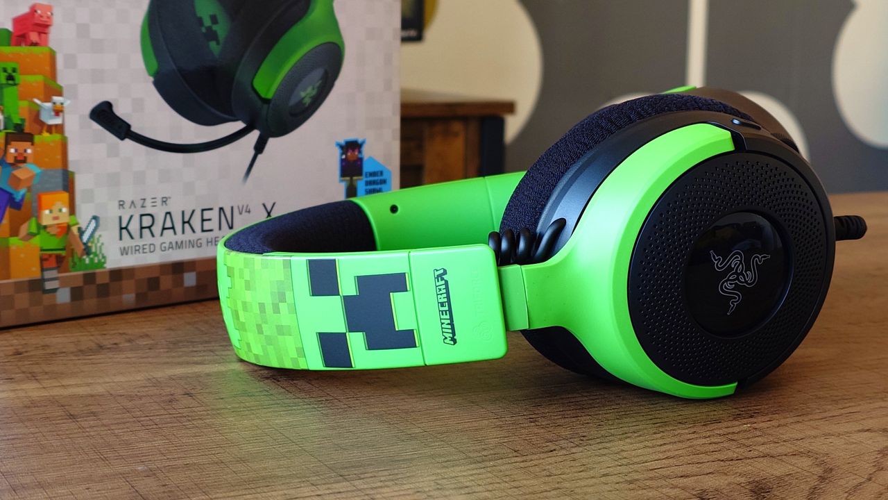 The Minecraft Razer Kraken V4 X is adorned with the famous face of the Creeper.