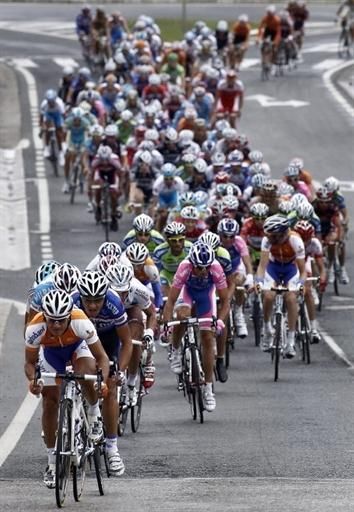 The peloton in stage 15 of the Vuelta