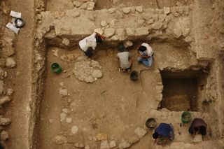 Early Ceibal structure excavation