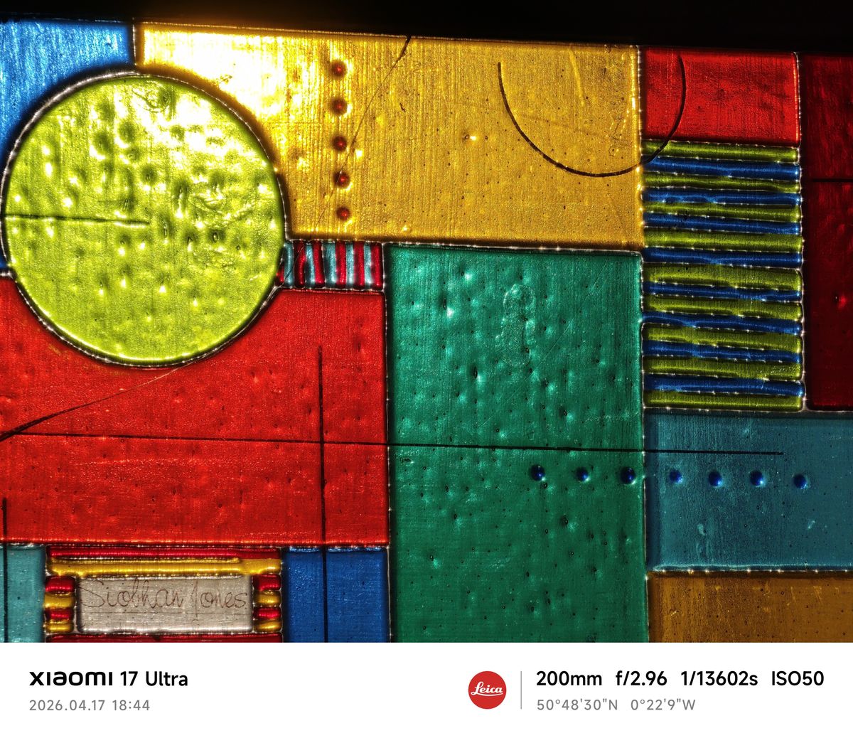 Xiaomi 17 Ultra camera sample high contrast stained glass 8.6x zoom