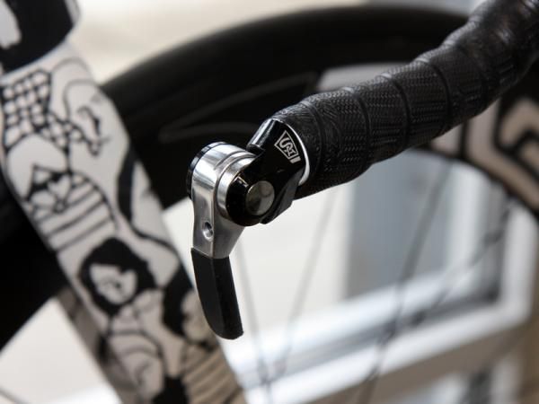 The Sturmey Archer multi-ratio fixed-gear rear hub is shifted via this bar-end lever.