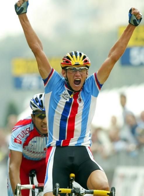 2004 Worlds: Roman Kreuziger (Czech Republic) celebrates victory in the junior men's world championship road race in Verona, Italy