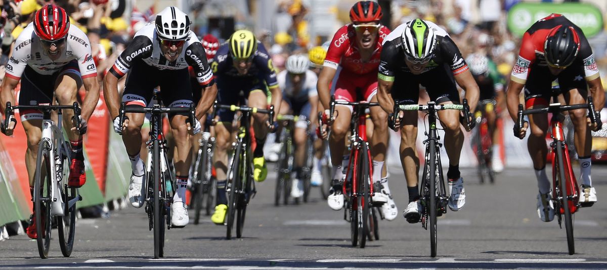 Tour de France peloton ripped to pieces in crosswinds as Michael ...