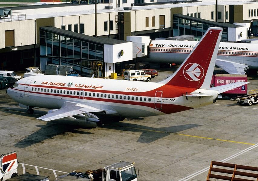 French troops find the crashed Air Algerie flight, its black box, and no survivors