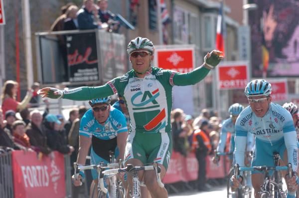 After a very tense finish to the 68th Gent-Wevelgem, Norwegian Thor Hushovd (Credit Agricole) grabbed his second win of the season, beating David Kopp (Gerolsteiner) and Alessandro Petacchi (Milram) in a small bunch sprint.