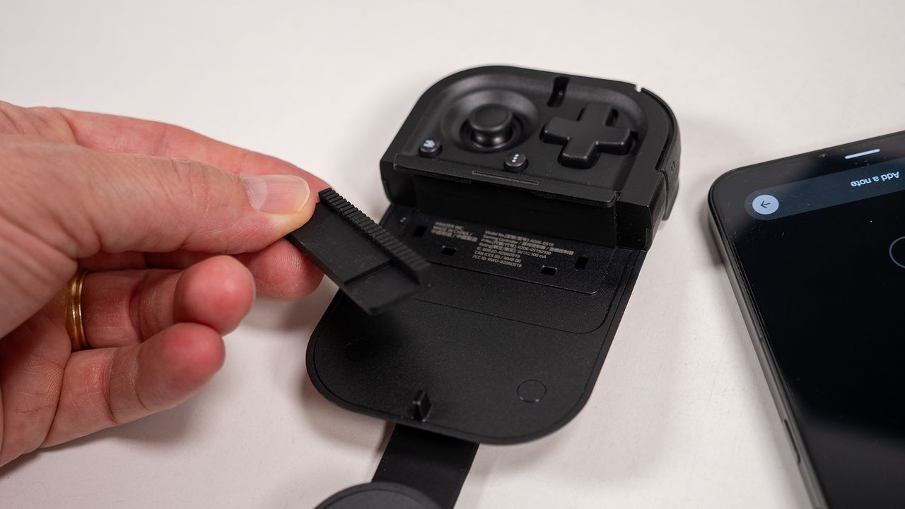 Removing the rubber phone holder pads on a Razer Prio controller