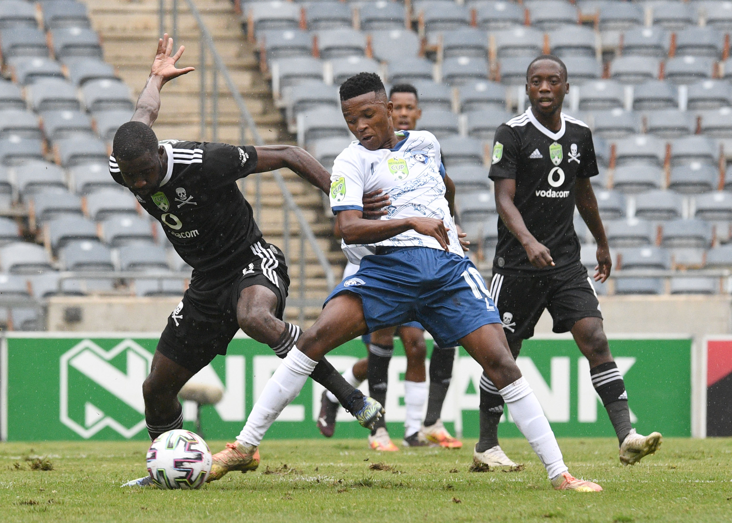 Saziso Magawaya challenges Deon Hotto