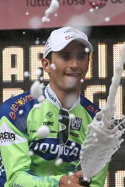 Bennati showers the fans with champagne.