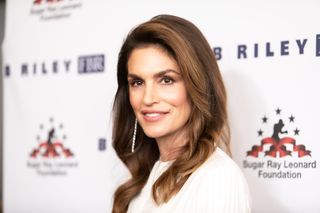 classic arched eyebrow shapes on cindy crawford