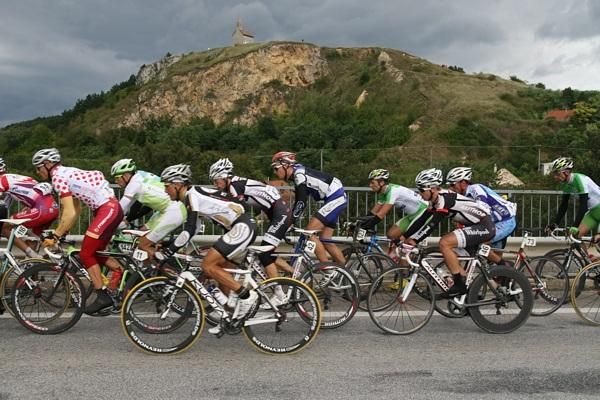 The peloton on stage 1