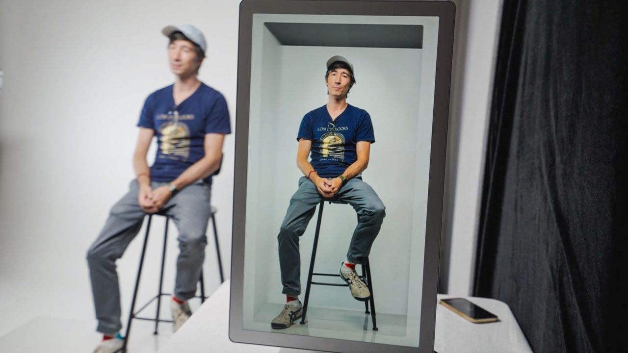 Looking Glass demos new Hololuminescent Display technology