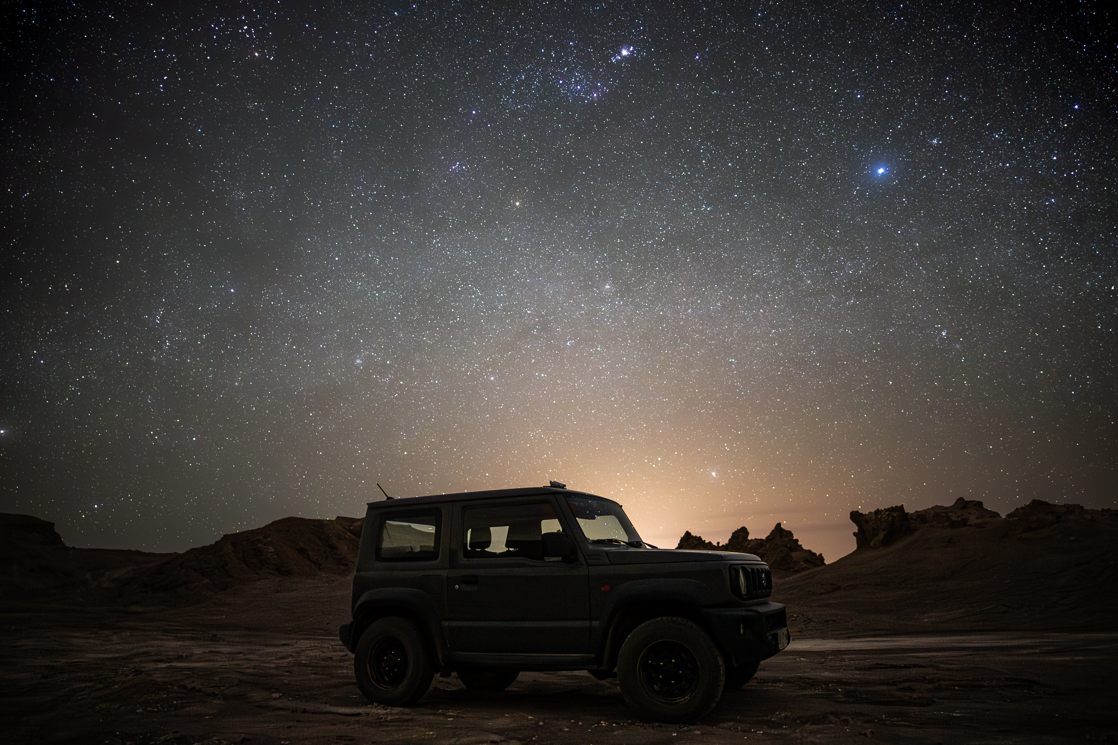 Sample image taken with the Sigma 15mm f/1.4 DC Contemporary of stars and a vehicle 