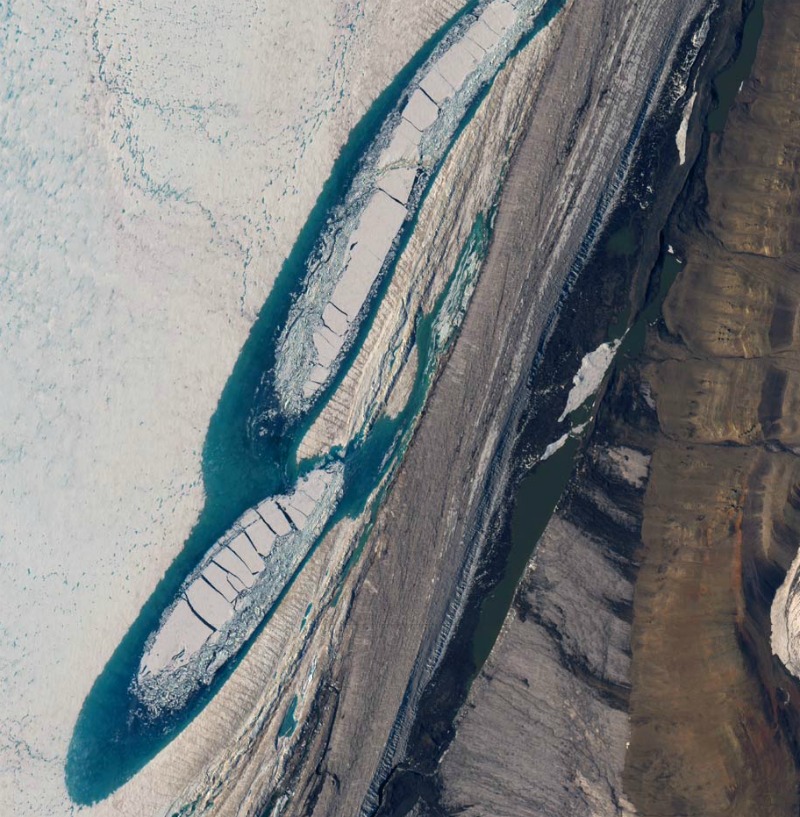 moving lakes, traveling lakes, george vi ice shelf, george 6 ice shelf, antarctic lakes, lakes in antarctica, moving lakes in Antarctica, meltwater, ice shelves, antarctic ice shelves, climate change, global warming, ice shelf breakup