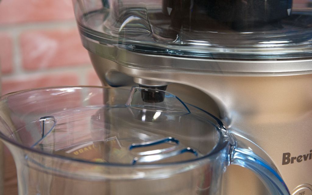 The fountain of the Breville Juice Fountain Compact BJE200XL