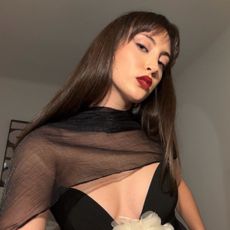 Who What Wear editors Alyssa Brascia with a straight hairstyle.