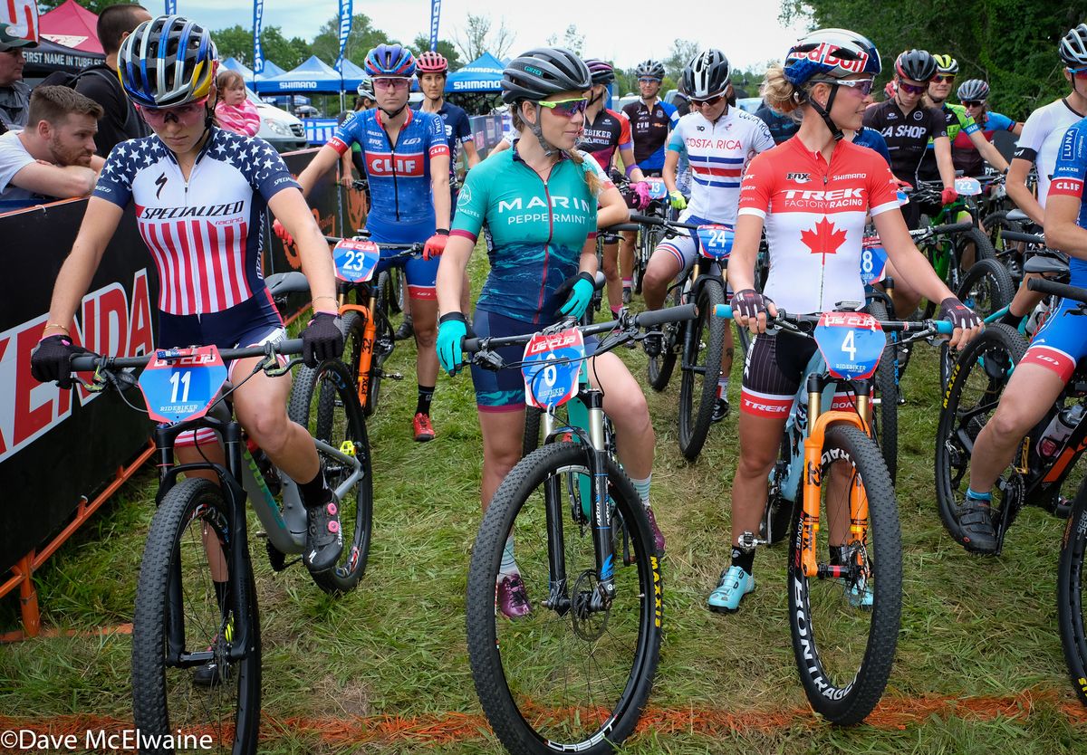 Newly crowned Kate Courtney (Specialized) lining up next to Canadians Rebecca Beumont and Emily Batty