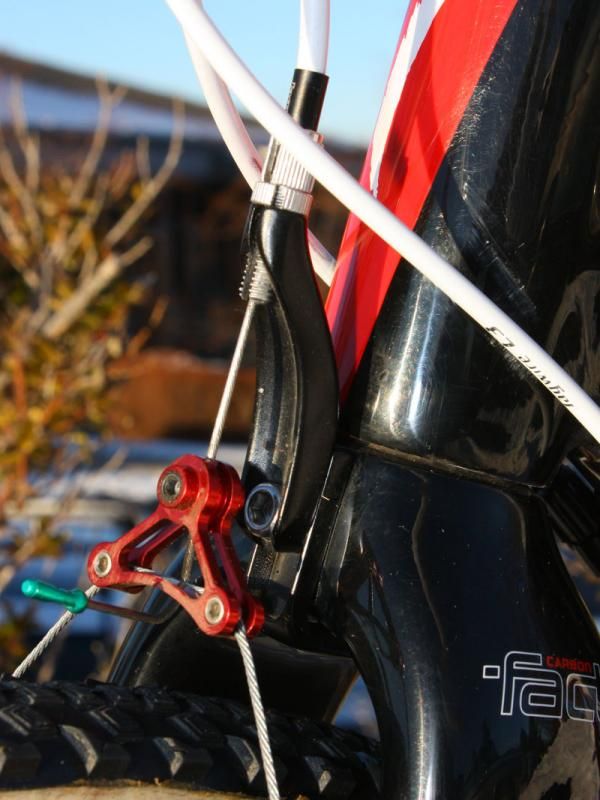 Mounting the brake housing stop on the fork crown is a virtual guarantee against fork chatter but Wells says that even when his bike was fitted with a standard hanger up top, the burly crown and fork legs were still vibration-free.