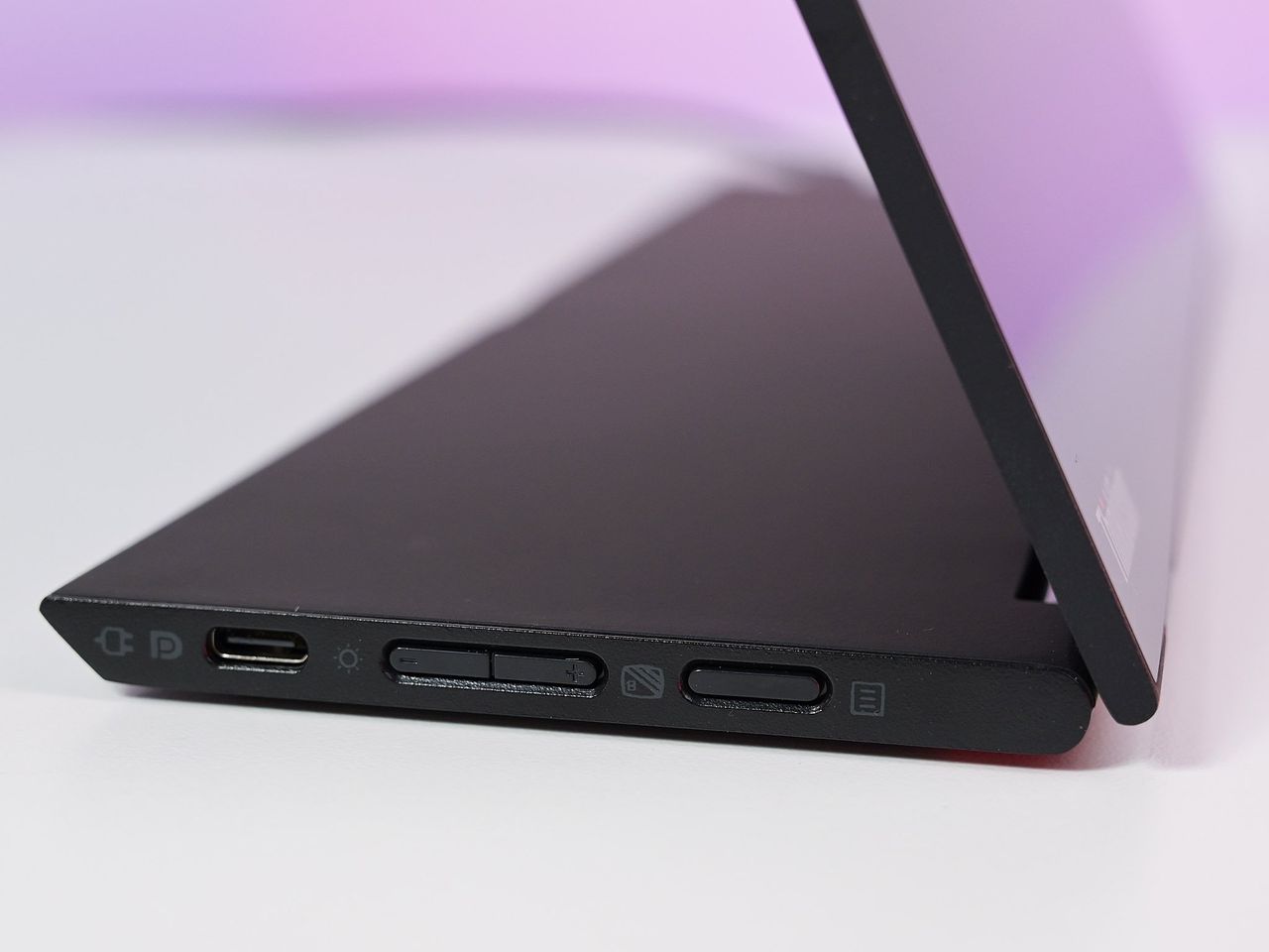 Lenovo Thinkvision M14t Ports