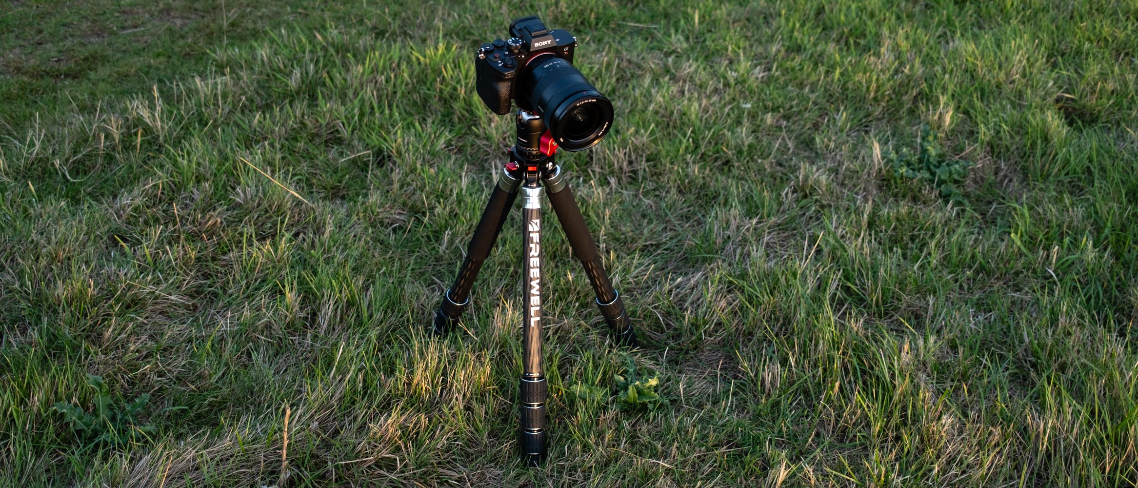 The Freewell Real Multi Tripod 5-in-1 is a compact, lightweight and highly versatile tripod. The Freewell Real Multi Tripod 5-in-1 is a compact, lightweight and highly versatile tripod.