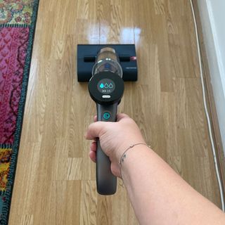 Using the Dyson WashG1 on hardwood floor