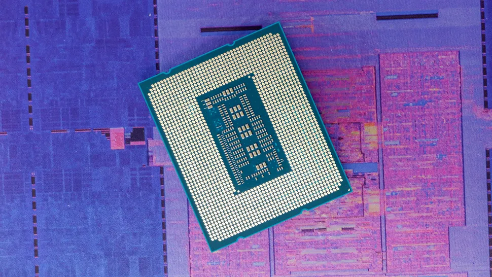 Intel Core i5 13600K на рекламной коробке с изображением кристалла Raptor Lake