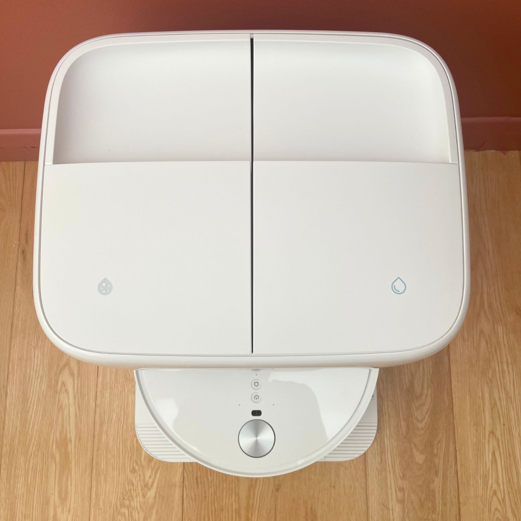 Roborock Qrevo Edge 2 Flow Robot Vacuum and docking station, taken from above