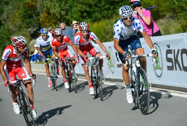 Valverde closes down the final breakaway by Losada