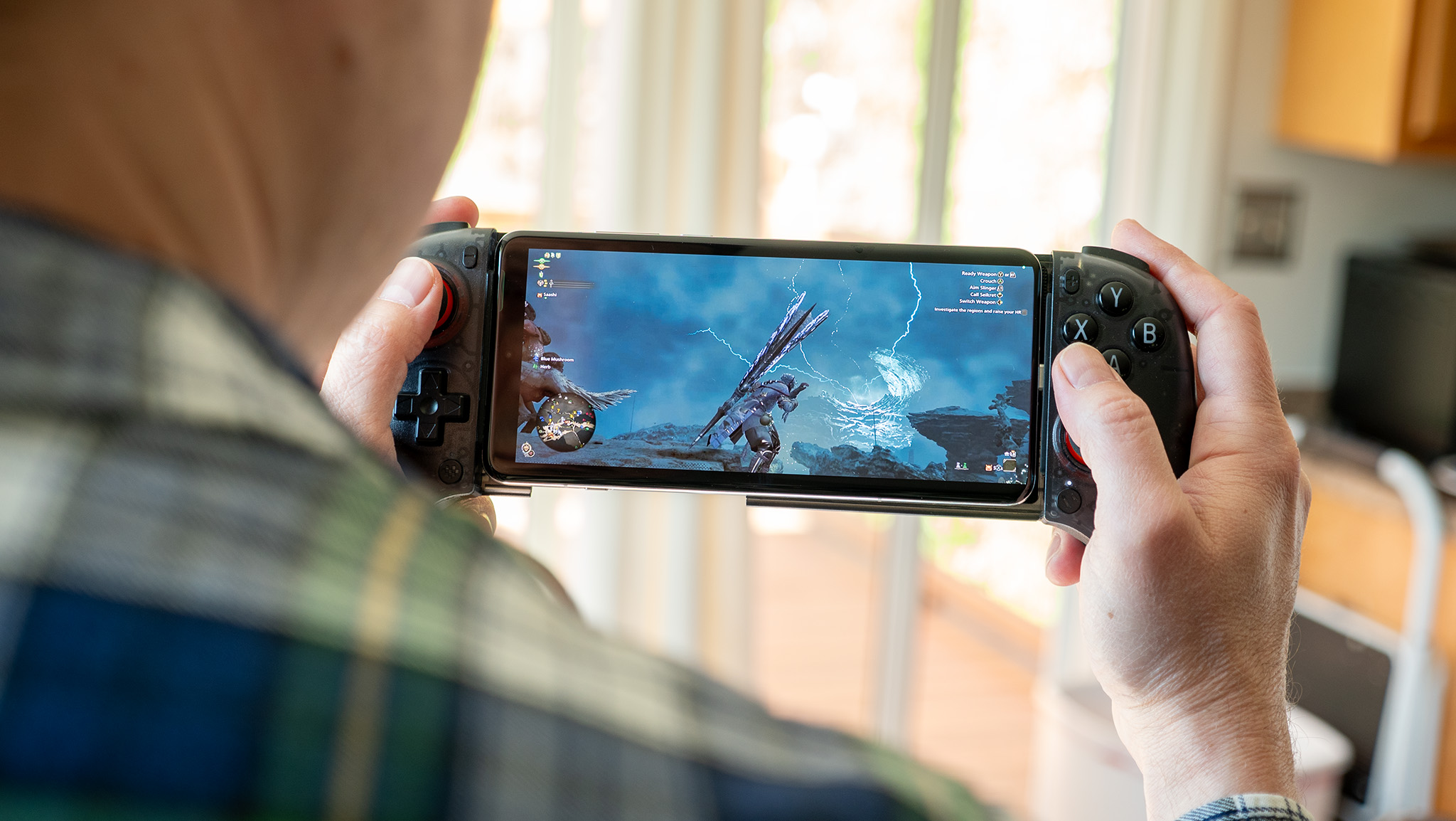 Playing Monster Hunter Wilds via GeForce Now on a OnePlus 13 with a Viture x 8BitDo Ultimate Mobile Controller without the glasses plugged in