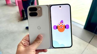 Google Pixel 9 Pro Fold front facing camera animation 