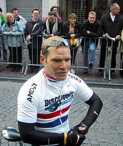 British champion Roger Hammond (Discovery Channel) chews the fat with Engish fans before the sign-in