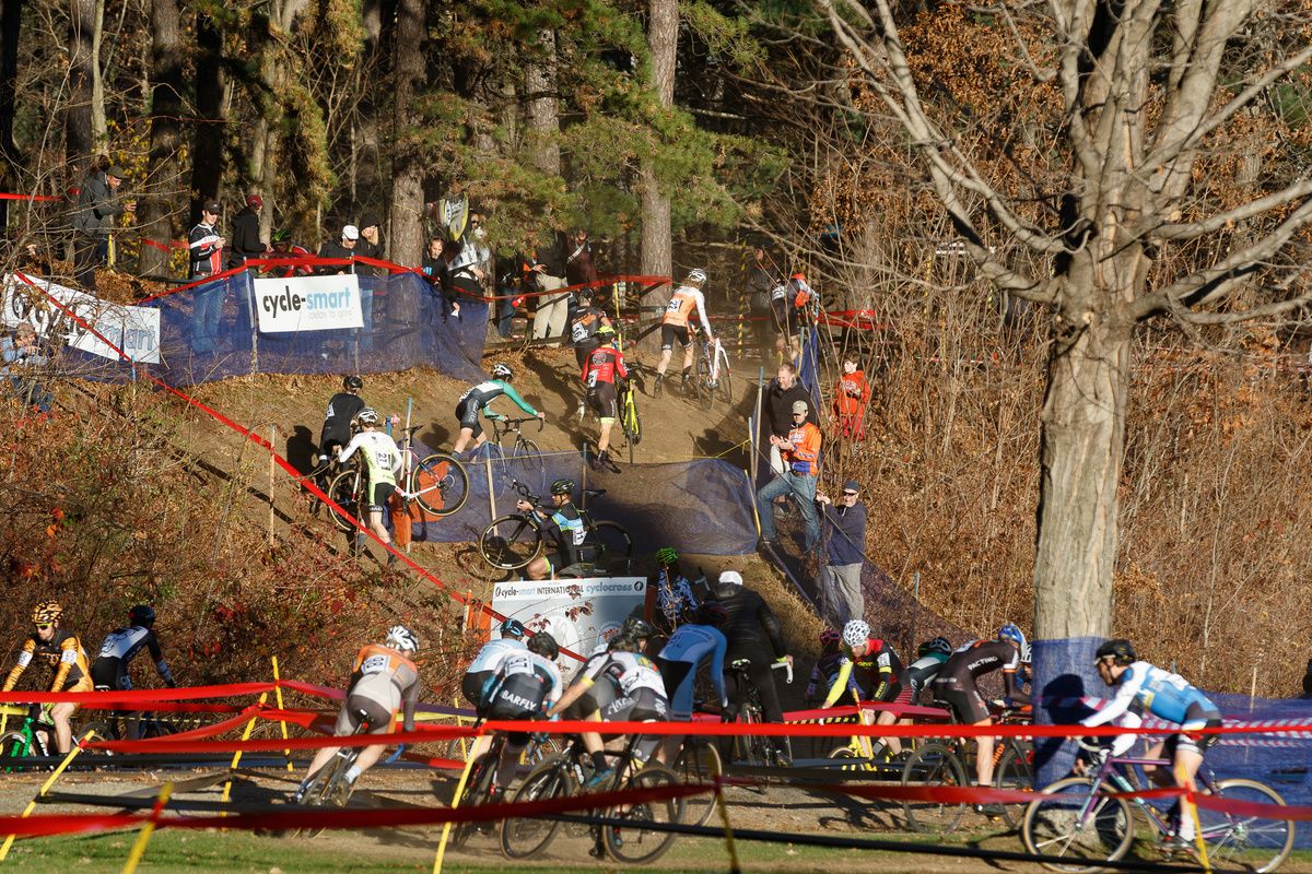 The leaders head up the run-up, the rest of the field behind them