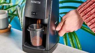 the baratza encore esp coffee grinder with a 200g capacity hopper, steel burr, with plastic black exterior