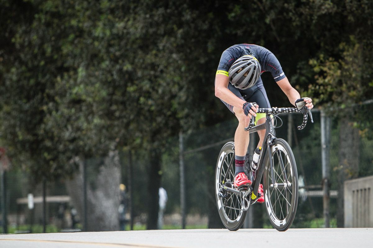 Oscar Clarke (Hincapie) looks back to check on the chase