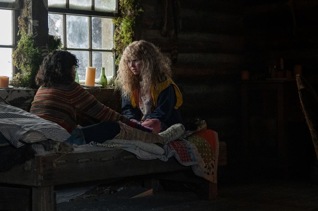 Samantha Hanratty Talks Misty, Crystal, And That 'Yellowjackets' Scene ...