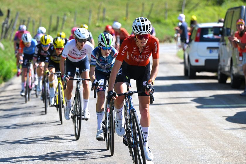 Pauliena Rooijakkers leads the bunch during the 2025 Tour de France Femmes