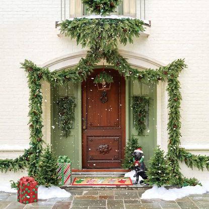 17 Christmas porch decorating ideas for festive curb appeal | Real Homes