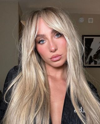 Veg7BaD8mxaNvdgFVDVdzK-320-80 المكياج ذو اللون البارد هو * هو * لصيف 2025-دليل هنا