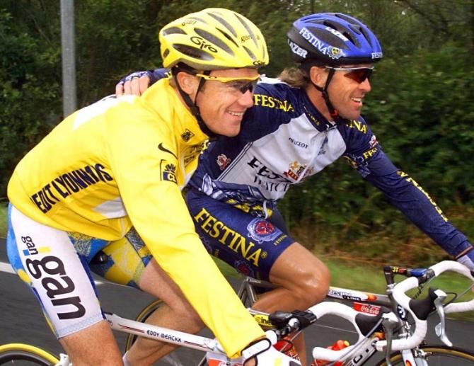 Stuart O'Grady, resplendent in the yellow jersey at the 1998 Tour de France, shares a moment with fellow Aussie Neil Stephens.