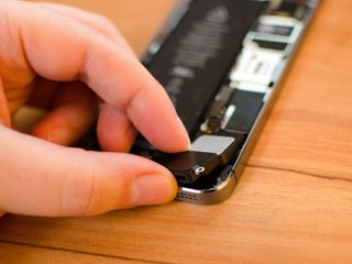 How to replace the loud speaker in an iPhone 5s