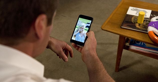 Stonefish Rebecchi shows Toadie Rebecchi a recent photo of Dee.. is she alive, in Neighbours.