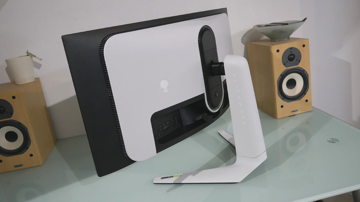 Image of the Alienware 34-inch AW3423DW on a desk.