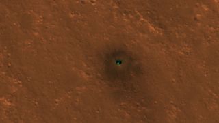 Mars InSight Spotted by MRO's HiRISE