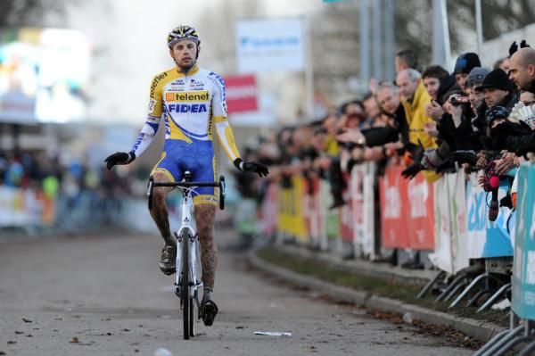 Rob Peeters (Telenet-Fidea) crossed the finish line in second place, 55 seconds down on Nys.