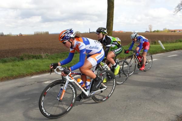 Annemiek Van Vleuten (Rabo Women), Linda Villumsen (GreenEdge-AIS) and Christel Ferrier-Bruneau (Hitec Products - Mistral Home) in the break
