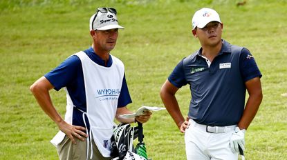 Si Woo Kim's Caddie