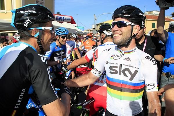 Stage 5 winner Mark Cavendish is congratulated by Sky teammate Juan Antonio Flecha.